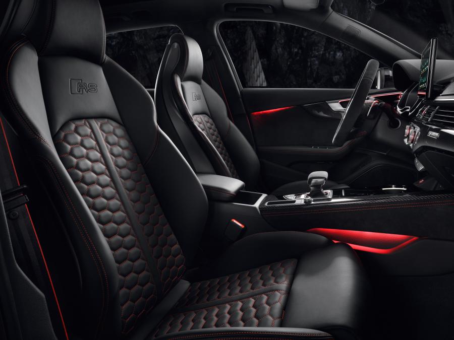 Интерьер Audi RS4 Avant (B9) 2019 года  (WW) (фото 6 из 67)